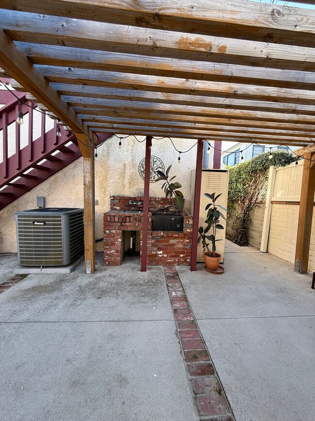 Building Photo - San Pedro 4 bedroom, 3 Bath Home with yard and Deck! Available NOW!