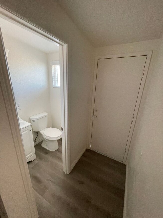 Building Photo - 3 BEDROOM HESPERIA HOME