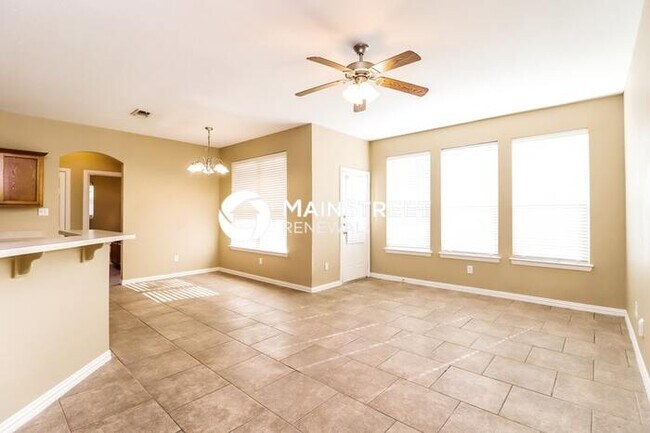 Building Photo - 3 Bedroom Pet-Friendly Home in Crowley, TX with Main Street Renewal