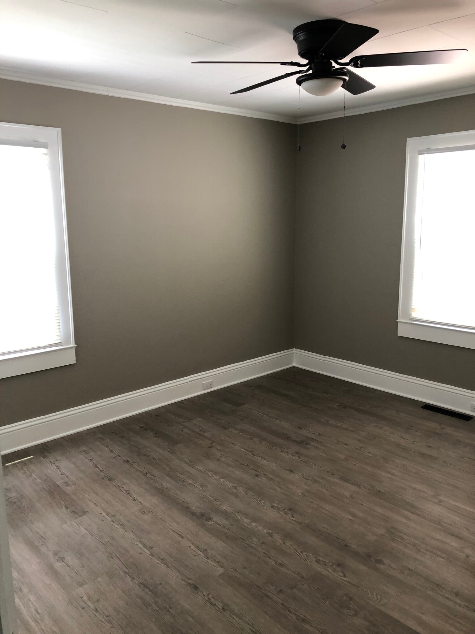 Mid Bedroom - 415 Ogburn St