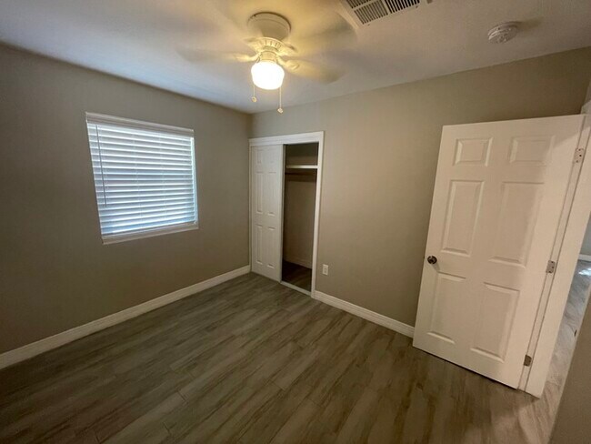 Building Photo - Fully Remodeled Tempe