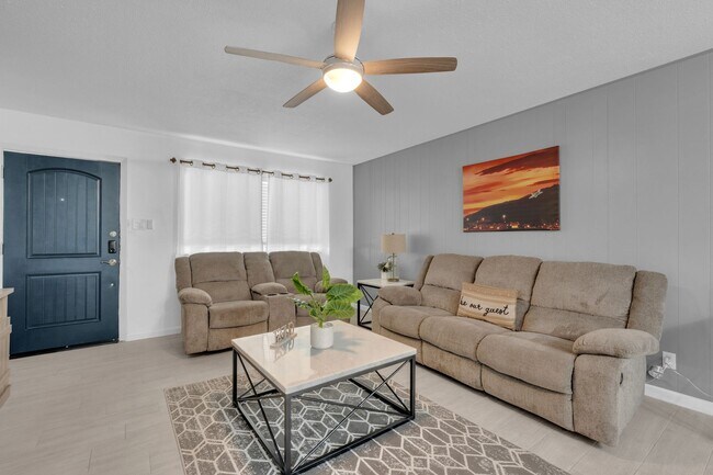 Building Photo - 9805 Sugarberry Dr