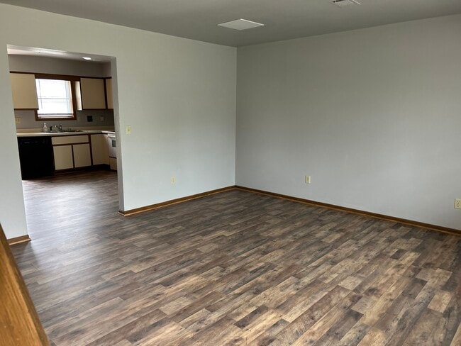 Building Photo - 425 E Monroe Ave