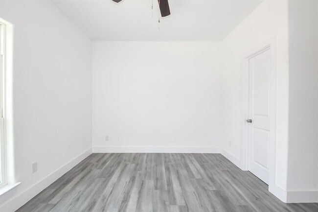 Building Photo - 4438 Aledo St
