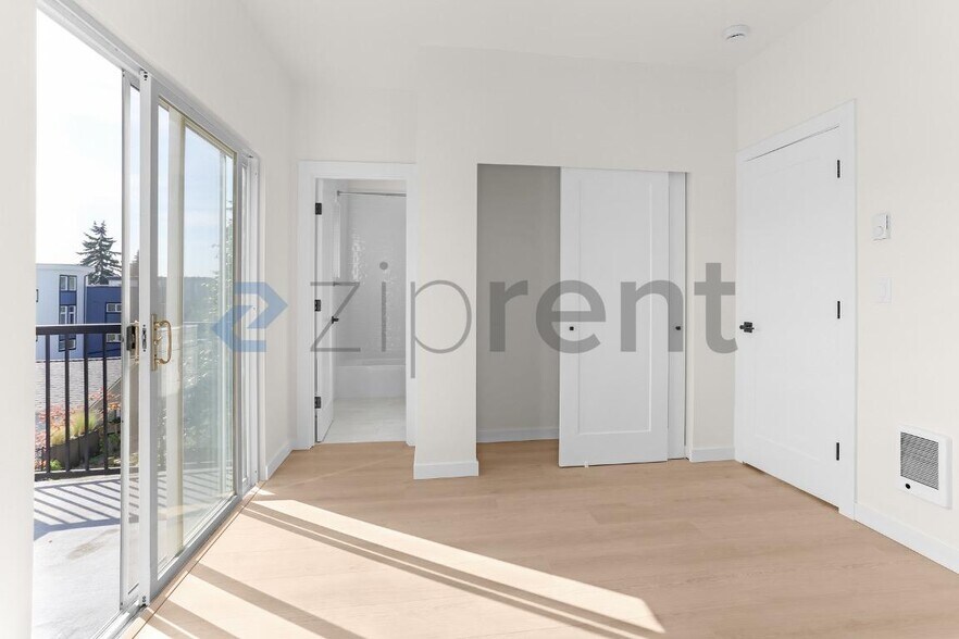 Building Photo - Unit A