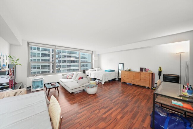 Building Photo - 3600 N Lake Shore Dr