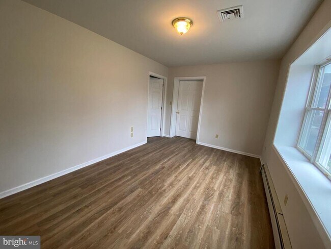 Building Photo - 2063 Hill Rd