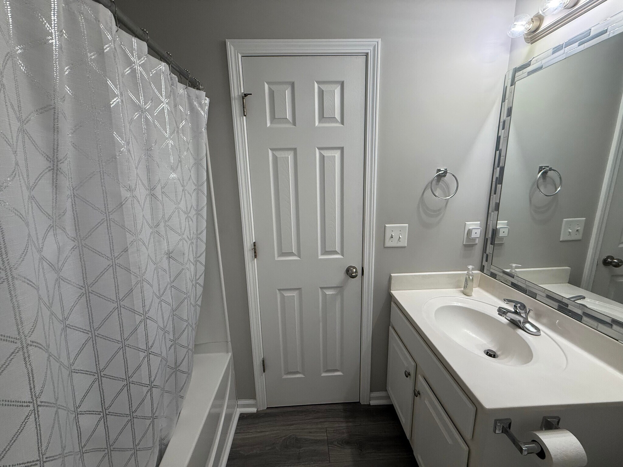 Soaking tubs in both paths - 4305 Timberbrooke Dr