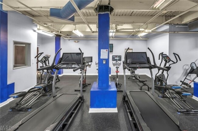 Building Photo - 1133 W 9th St