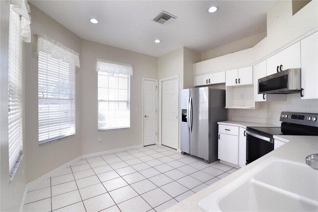Building Photo - 5316 Sir Churchill Dr