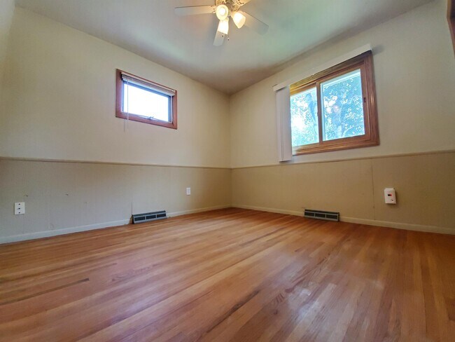 Building Photo - 4023 5th Pl NW