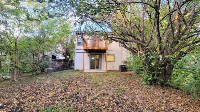 Building Photo - 7016 Elmbank