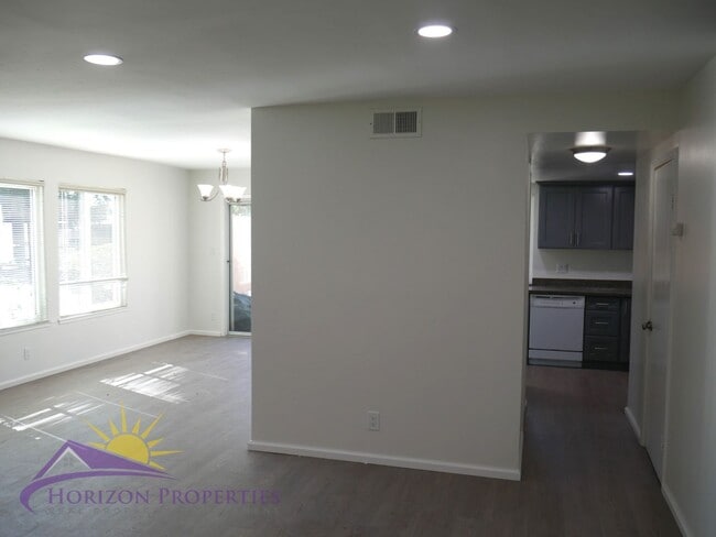 Building Photo - 3 Bed 2.5 Bath 1,380 sqft Townhome in Carm...