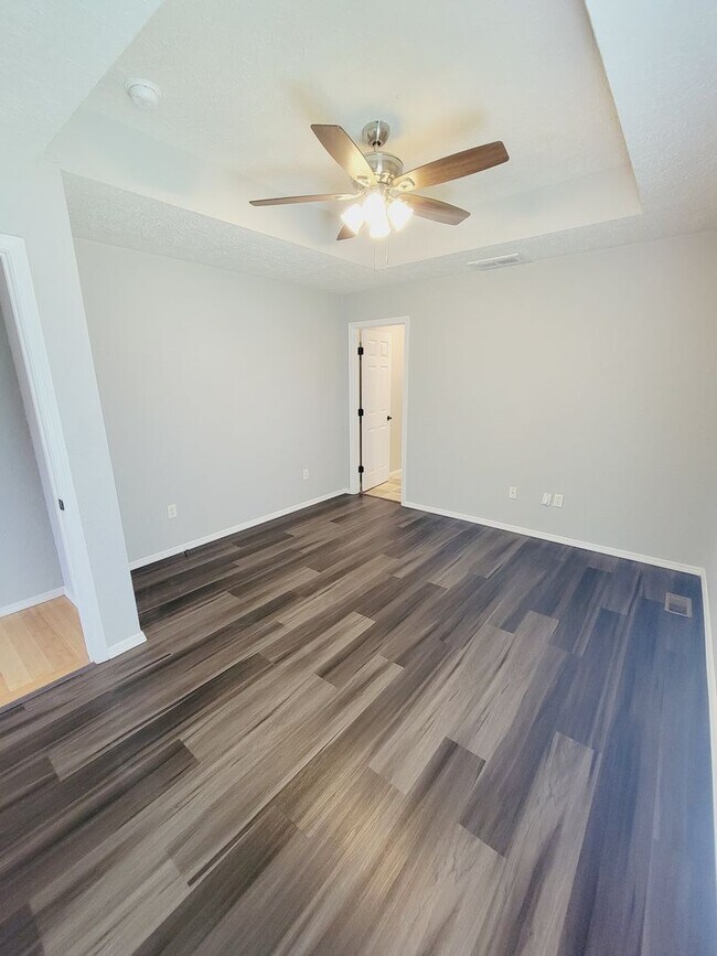 Building Photo - Bent Tree Subdivision - 4 BR - 2 Living Areas - 3 Car