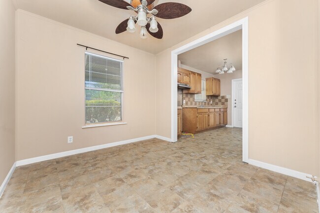 Building Photo - 218 E Villaret Blvd