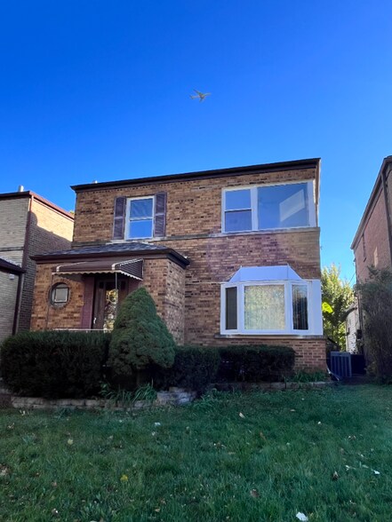 Primary Photo - 3623 W Foster Ave