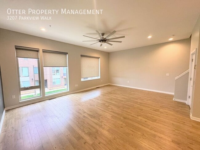 Building Photo - 3207 Parkview Walk