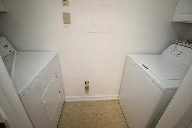 Building Photo - 620 Granville Ct