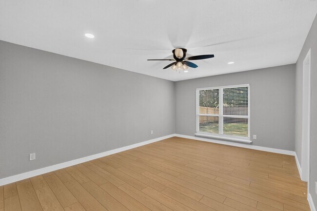 Building Photo - 1600 Crimson Ct