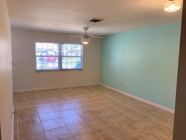 Building Photo - 207 E St