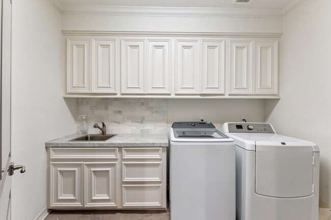 Building Photo - 7 Marilane St