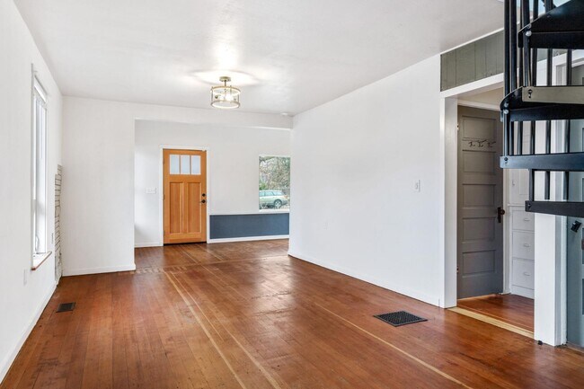 Building Photo - 1707 S Hervey St