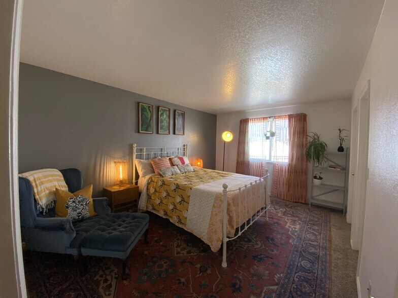 Master bedroom 2. Queen bed pictured. (not included) - 9056 Gale Blvd