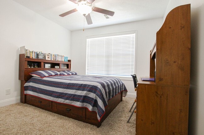 Building Photo - Pet Friendly Four Bedroom!