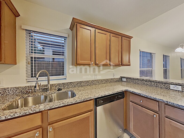 Building Photo - 8431 Deer Chase Dr