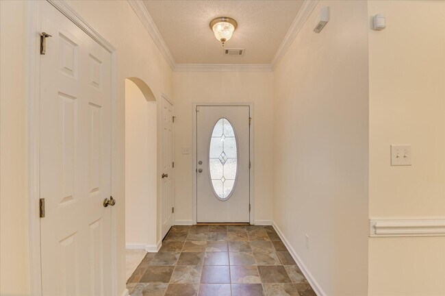 Building Photo - 443 Surrey Park Dr SE