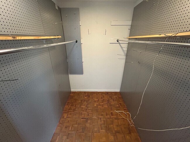 Building Photo - SPACIOUS 2 BEDROOM TOWNHOME IN LAS VEGAS COUNTRY CLUB