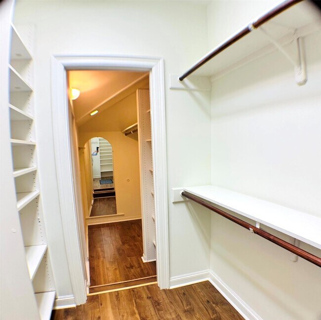 Building Photo - 913 Birdsall St