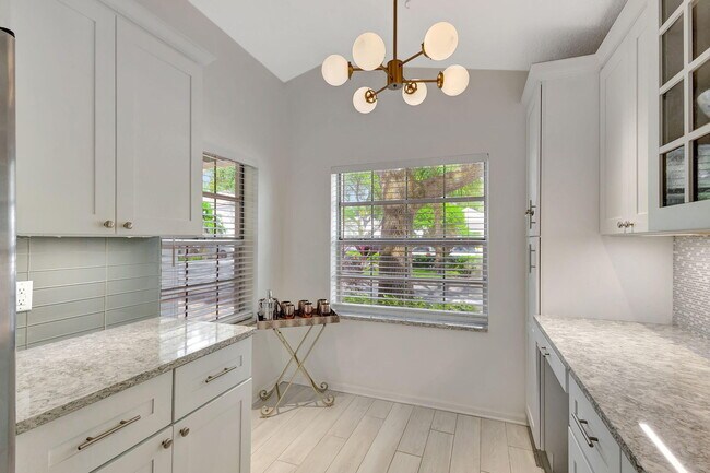 Building Photo - 15 Admirals Ct