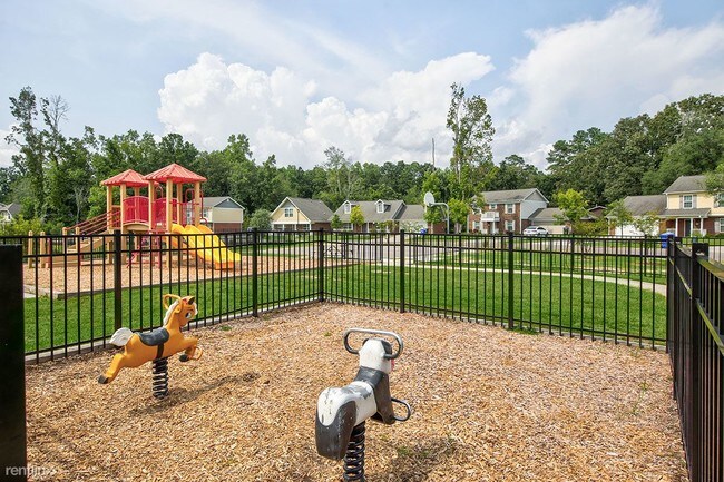 Building Photo - 4 br, 2.5 bath House - Oak Hollow