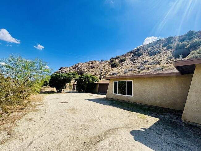 Building Photo - House on 5 acres in the serene mountains o...