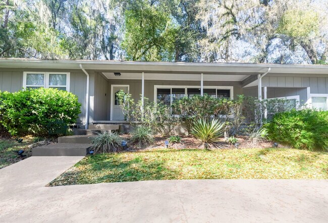 Building Photo - 318 SW 27th St