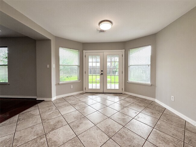 Building Photo - 5739 Westminster Village Dr