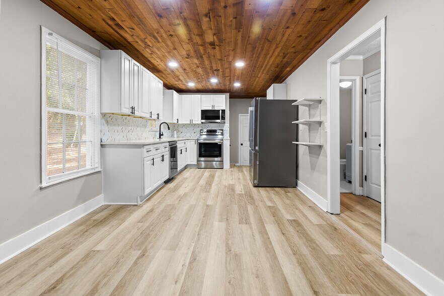 Building Photo - 800 Post Road Cir