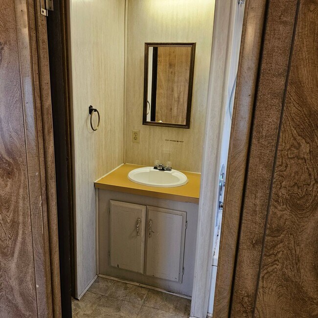 Building Photo - 2 Bedroom/2 Bath Green Valley Subdivision