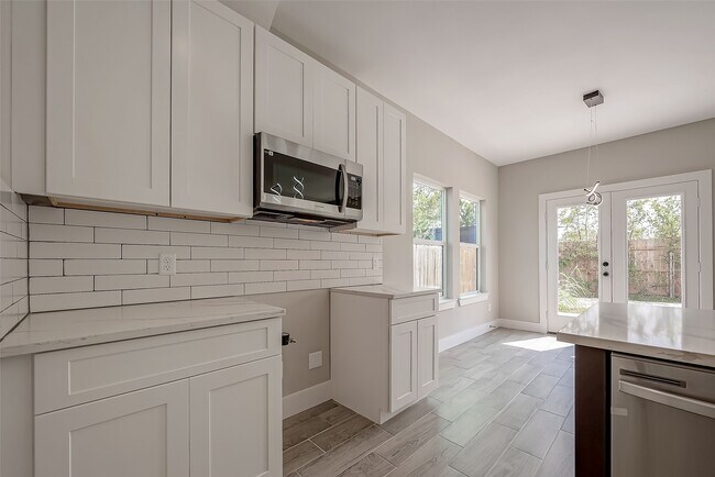Building Photo - 8128 Chateau St
