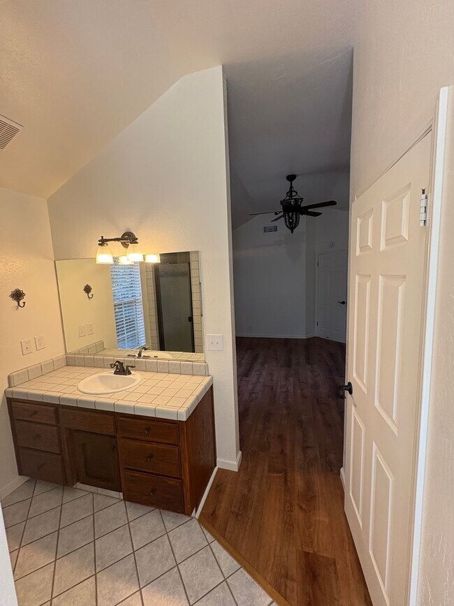 Building Photo - NW Visalia Home coming soon!