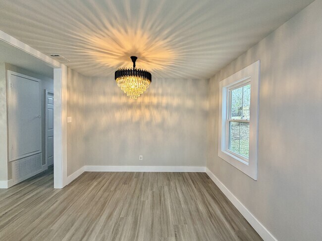 Building Photo - 5958 Scottsdale Dr