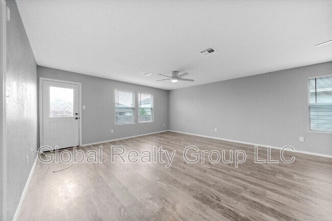 Building Photo - 5914 Sunshine Smt