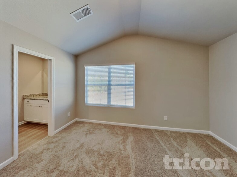 Building Photo - 294 Coleshill Rd