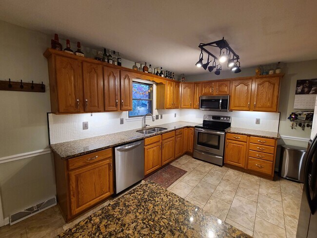 Building Photo - Ring in 2026 with THIS Great Rental!