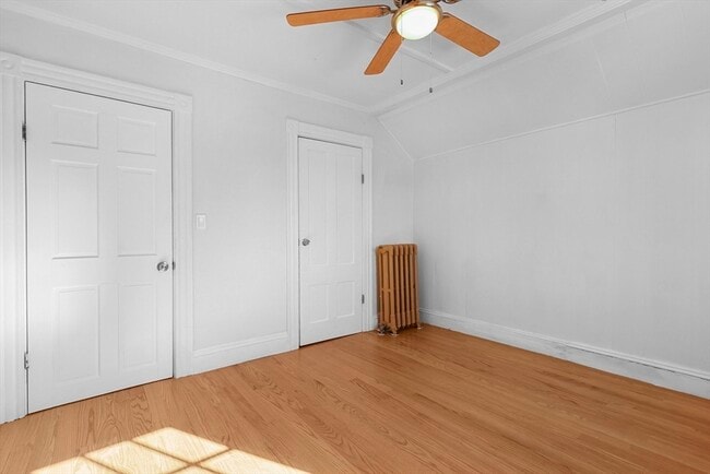 Building Photo - 119 Bank St