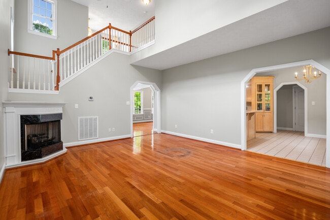 Building Photo - 619 Greyshire Dr