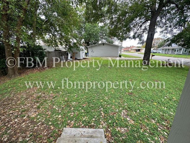 Building Photo - 1020 N Beaton St