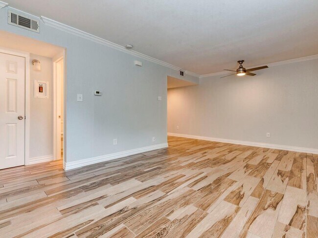 Building Photo - 2124 Burton Dr