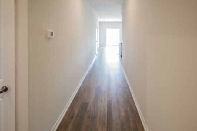 Building Photo - 700 Watercliff Dr